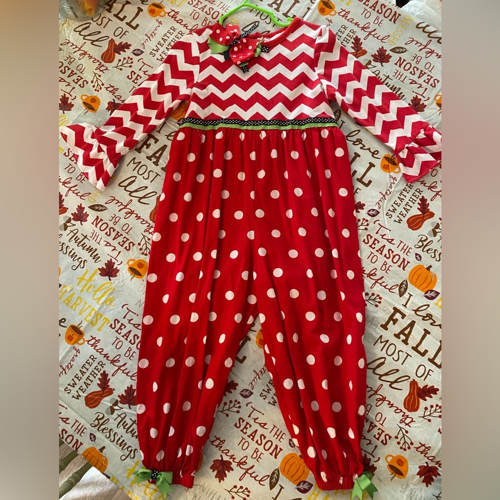 It’s almost that time of year! This romper is perfect for all the Holiday fun!